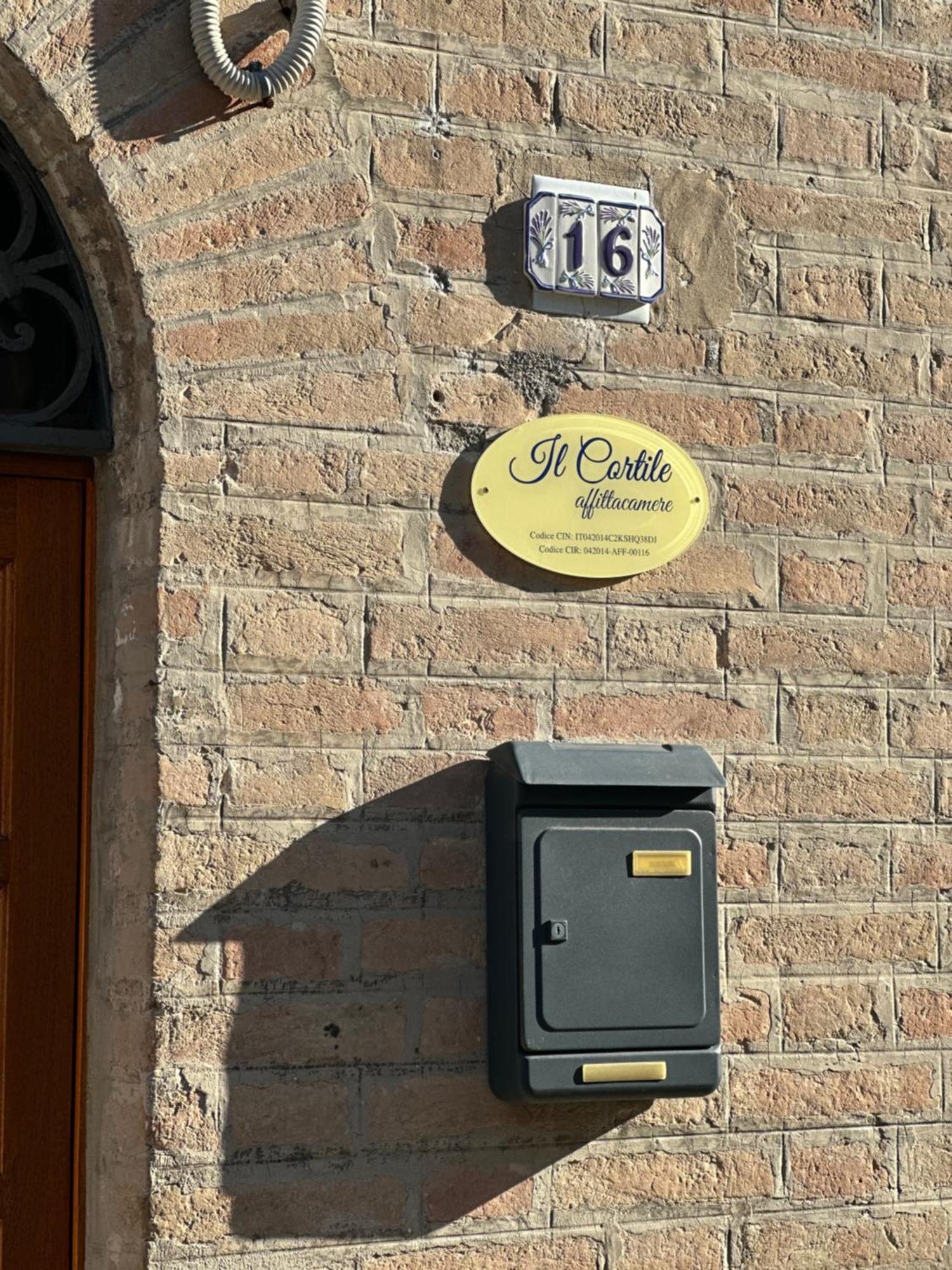 Affittacamere Il Cortile Chiaravalle Marche Kültér fotó